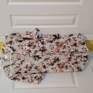 Pretty XL Siren Lily maternity blouse. Lightweight and short sleeve.